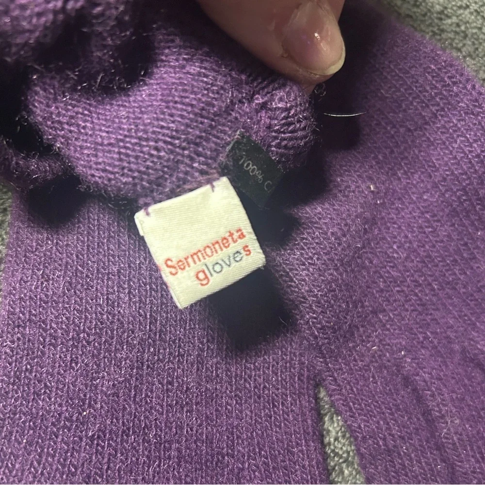Sermoneta vintage purple 100% cashmere elbow length gloves, Women’s size M/L.
